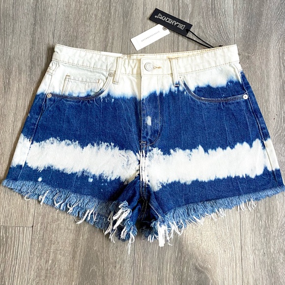 💘NWT BLANK NYC DIP DYE TIE DYE BLEACHED RAW HEM SHORTS! SIZE 27 or 4 HIGH RISE - Picture 3 of 8